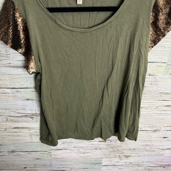 Guess green and gold sequin tee shirt top size medium - Picture 5 of 8